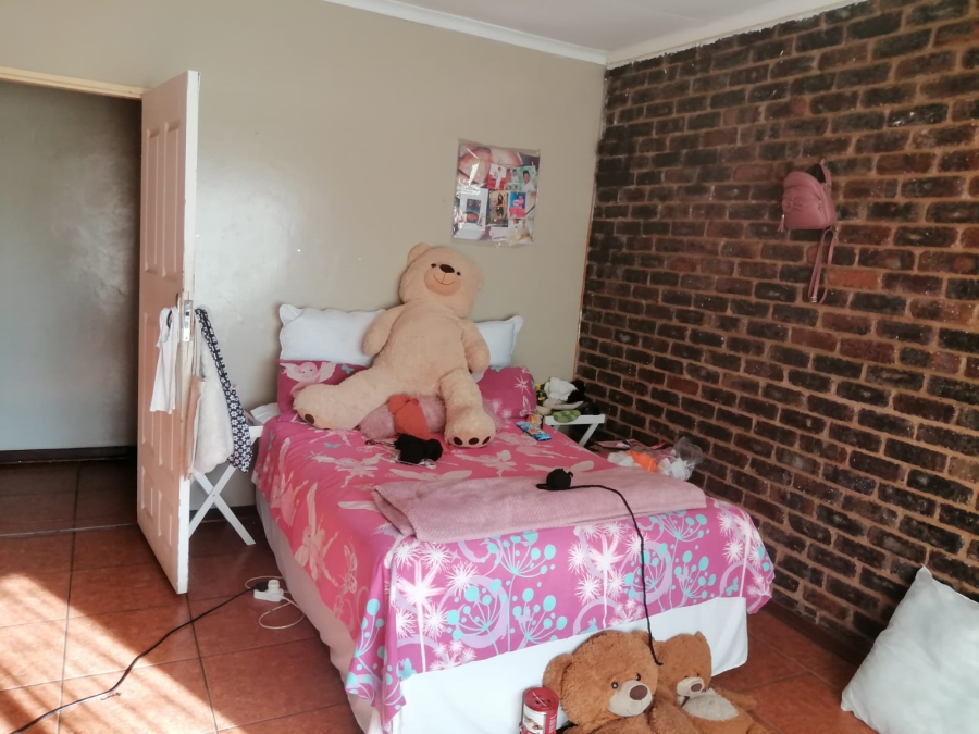 4 Bedroom Property for Sale in Geelhoutpark North West